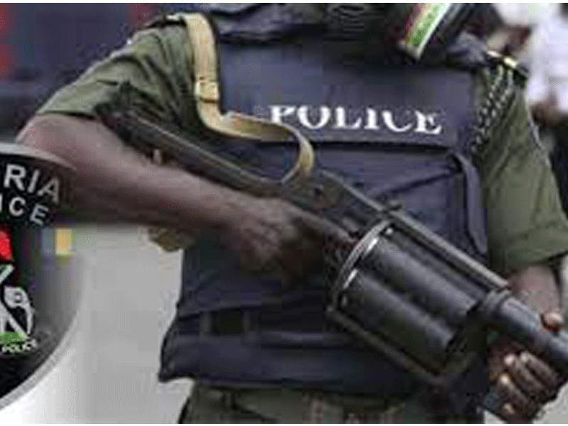 Shoplifting: Police Rescue Four from Mob Action